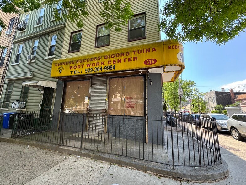 More Photos Of 676 Onderdonk Ave, Ridgewood Storefront Retail Residential For Lease