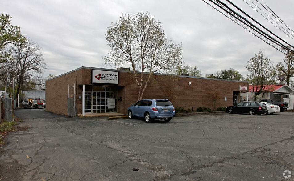 Primary Photo Of 4010-4012 N Graham St, Charlotte Warehouse For Sale