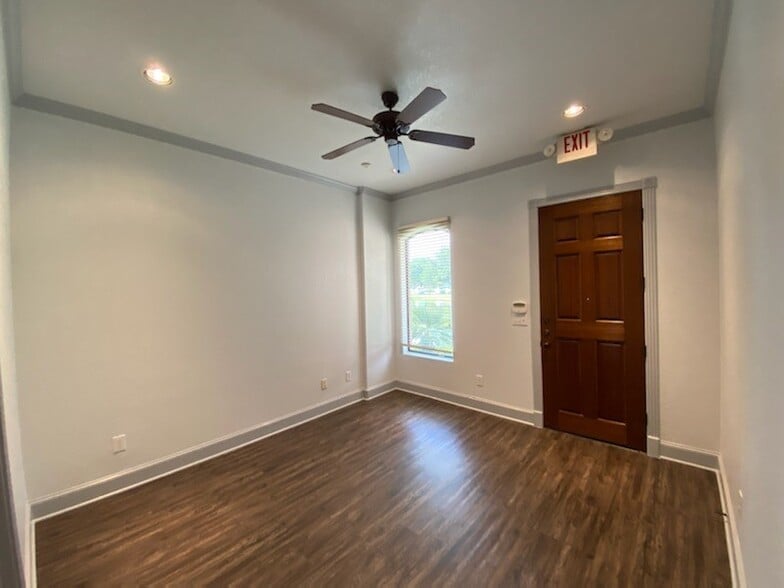 More Photos Of 11123 McCracken Cir, Cypress Office For Sale