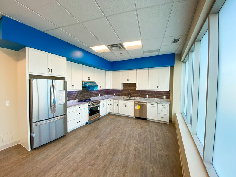 More Photos Of 4 Highland Park Green NE, Rocky View No 44 Warehouse For Sale