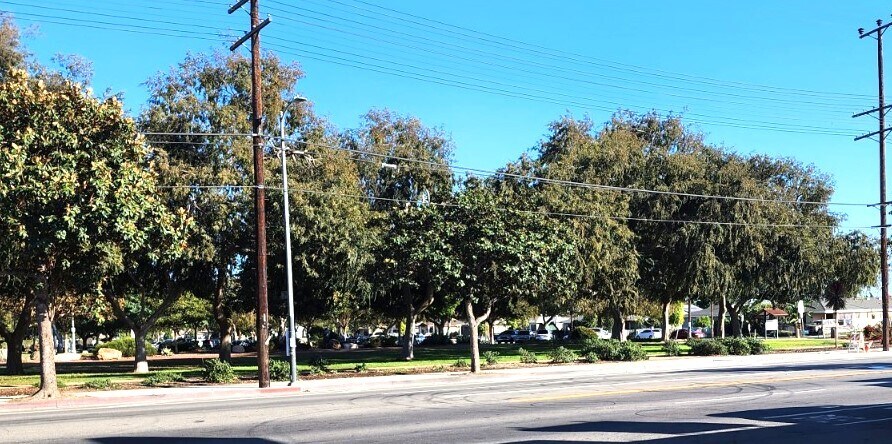 More Photos Of 10209 S Central Ave, Los Angeles Convenience Store For Lease