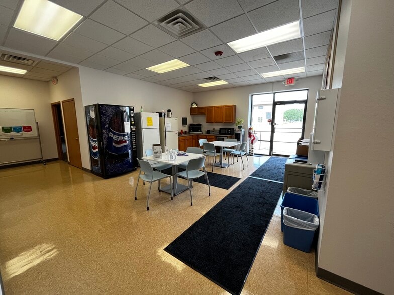 More Photos Of 302-310 Ohio St, Oshkosh Office For Lease