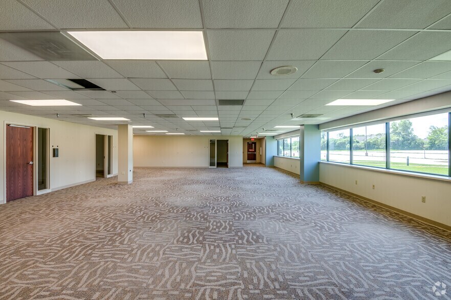 More Photos Of 1555 Glory Rd, Green Bay Manufacturing For Lease