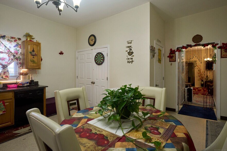 More Photos Of 39 Capen St, Hartford Multifamily For Sale