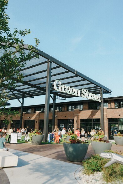 More Photos Of SEC of 2nd & Green St, Lee's Summit Restaurant For Lease