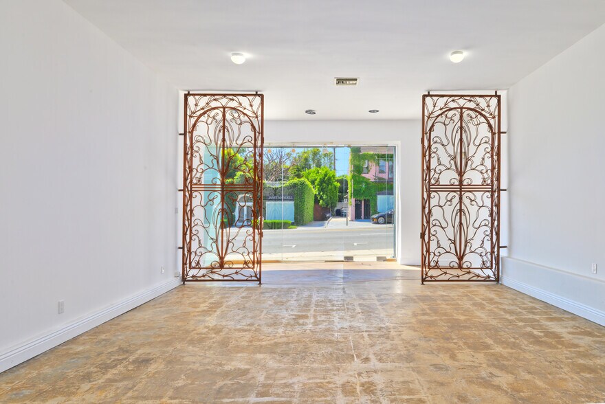 More Photos Of 926-928 N La Cienega Blvd, West Hollywood Storefront Retail Office For Lease