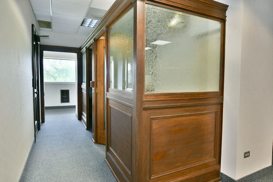 More Photos Of 108 Main Ave SW, Warren Office Residential For Lease