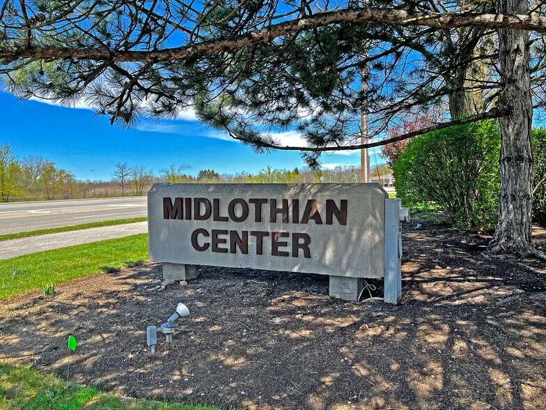 More Photos Of 25765-25767 Hillview Ct, Mundelein Flex For Sale