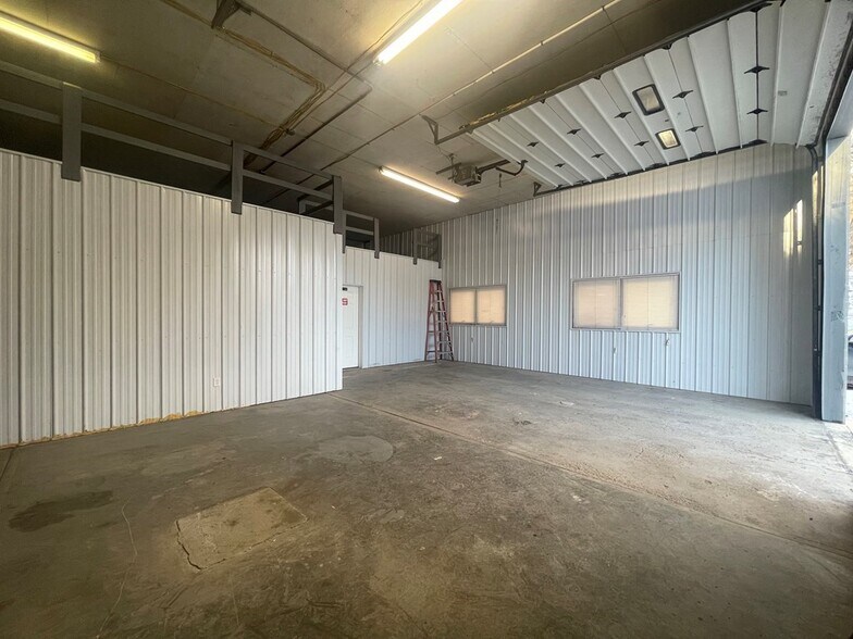 More Photos Of 247 Tioga St, Wellsboro Auto Repair For Lease