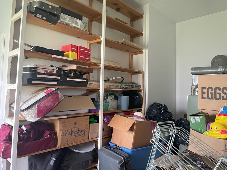 More Photos Of 203 Henderson St, Richlands Flex For Sale