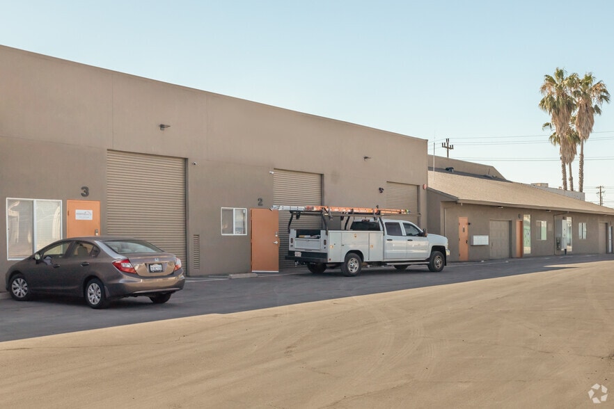 Primary Photo Of 4740 Myrtle Ave, Sacramento Service For Lease