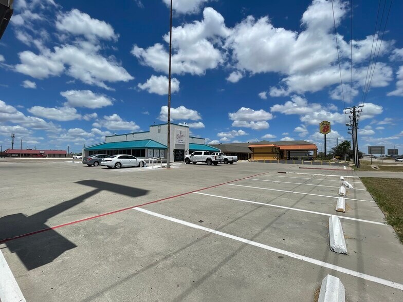 More Photos Of 109 S US Highway 77 Byp, Kingsville Restaurant For Sale