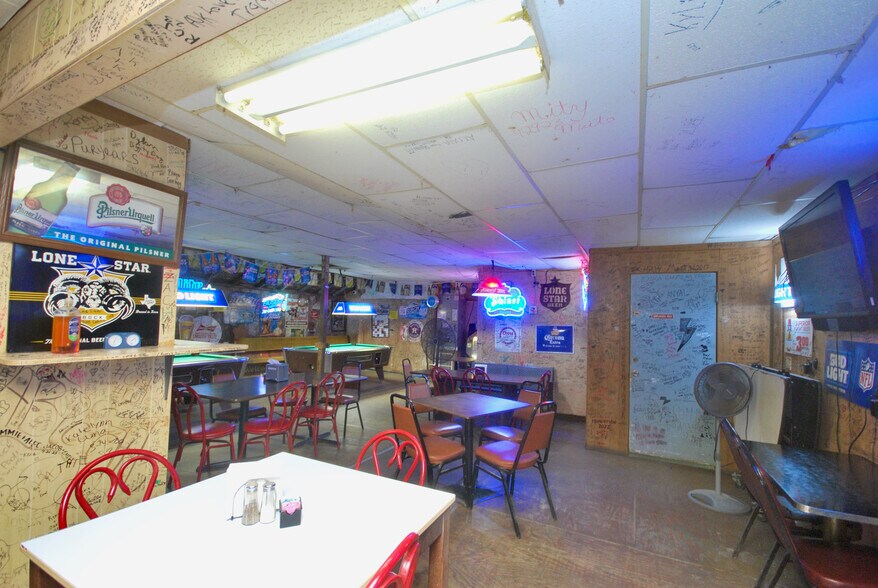 More Photos Of 12604 N State Highway 95, Cistern Restaurant For Sale