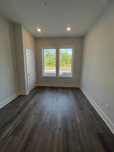 More Photos Of 337 Airport Rd, Auburn Office Residential For Lease