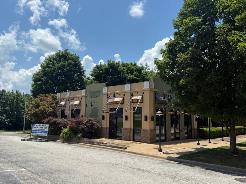 More Photos Of 2407 Green Mountain Dr, Branson Restaurant For Sale