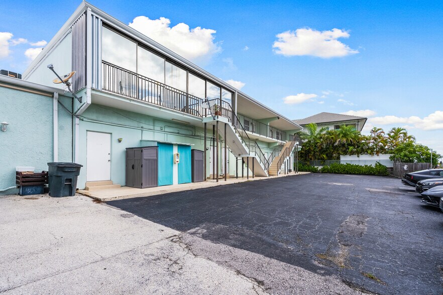 More Photos Of 23 Royal Palm Pointe, Vero Beach Restaurant For Sale