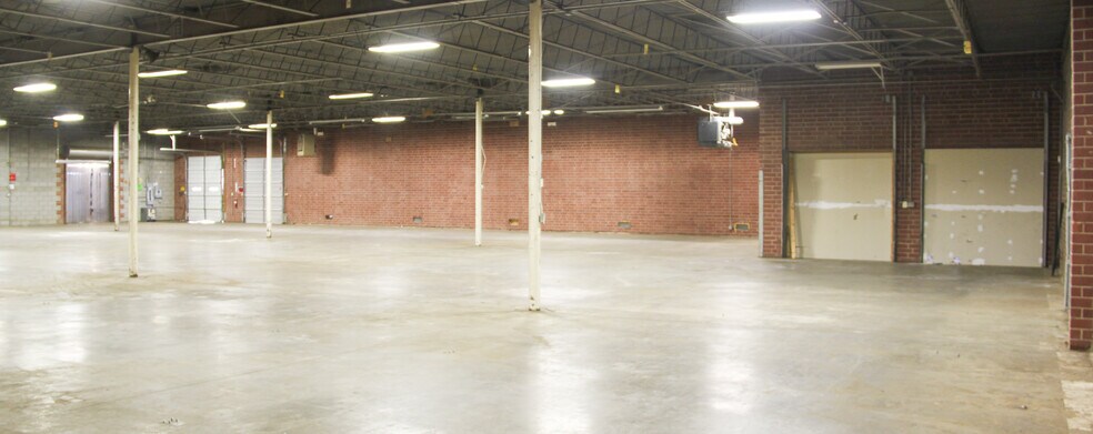 More Photos Of 944 S Elm St, Greensboro Warehouse For Lease