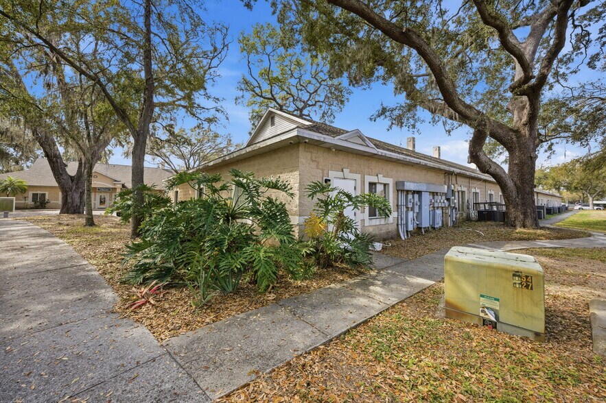 More Photos Of 605 Medical Care Dr, Brandon Medical For Sale