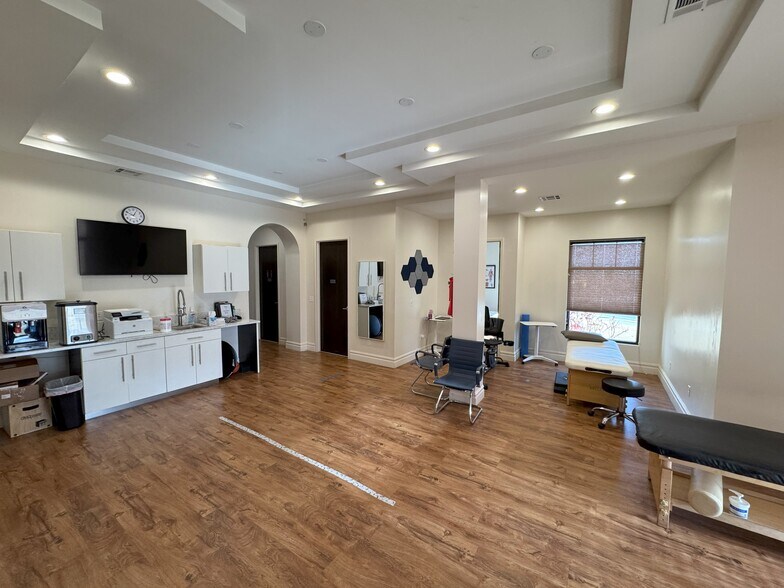 More Photos Of 8014 S 101st East Ave, Tulsa Medical For Lease