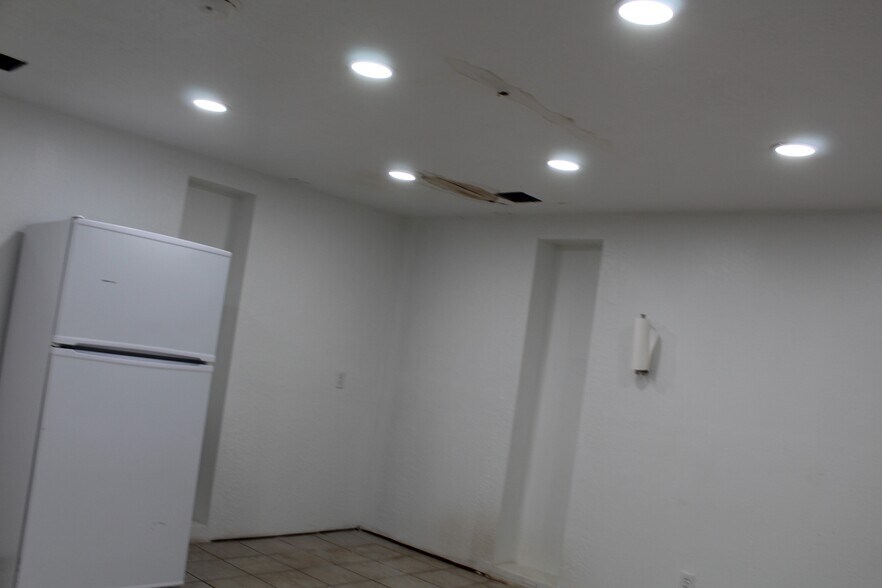 More Photos Of 507 48th St, Woodward Warehouse For Sale