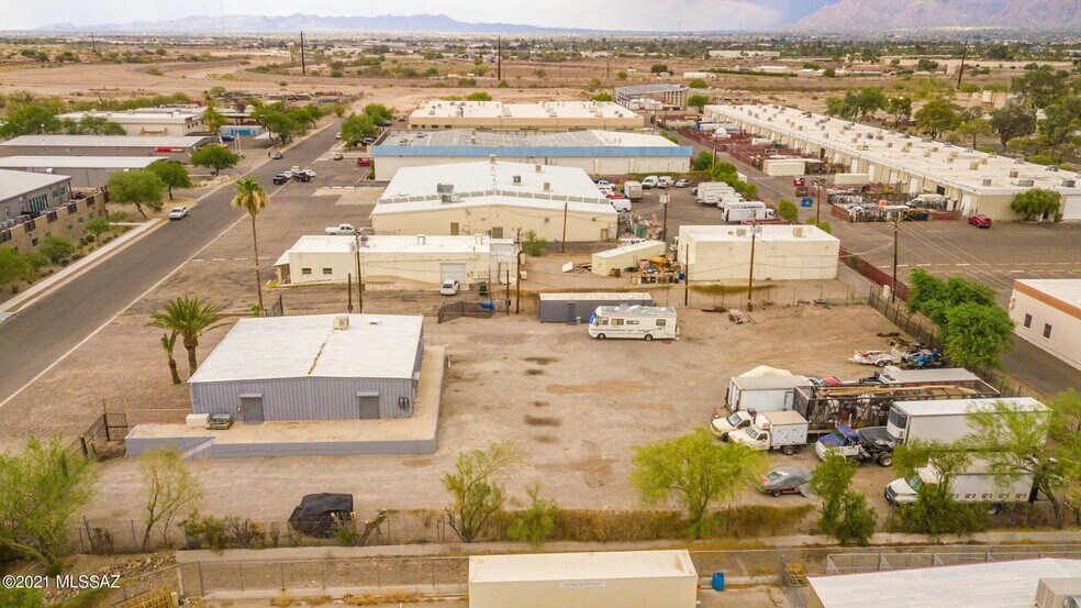 More Photos Of 2450 N Jackrabbit Ave, Tucson Distribution For Sale