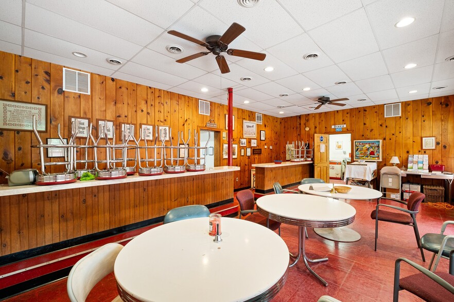 More Photos Of 2913 Creek Rd, Yorklyn Specialty For Sale