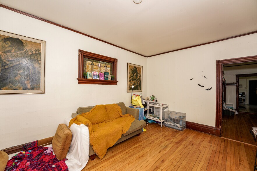 More Photos Of 1825 N Astor St, Milwaukee Apartments For Sale