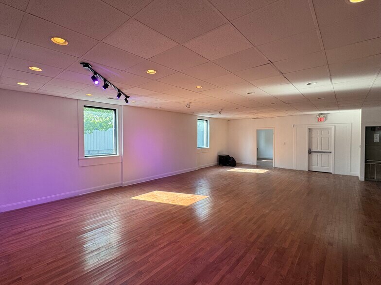 More Photos Of 535 Northern Ave, Hagerstown Showroom For Lease