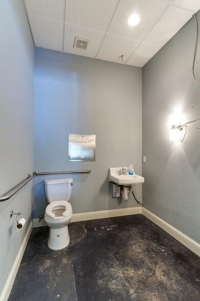 More Photos Of 33 Main St, Colleyville Apartments For Lease