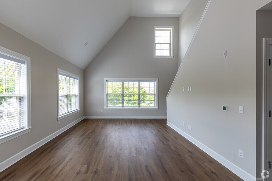 More Photos Of 800 Federal Rd, Brookfield Apartments For Lease