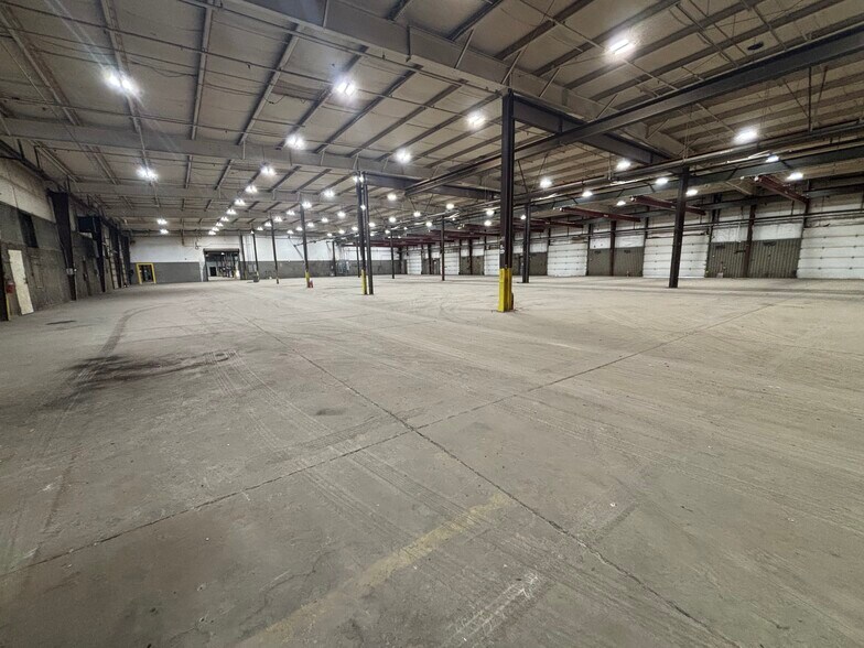 More Photos Of 800 Weston Ave, Kendallville Manufacturing For Lease