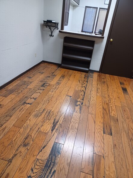 More Photos Of 4417 W Gore Blvd, Lawton Medical For Sale