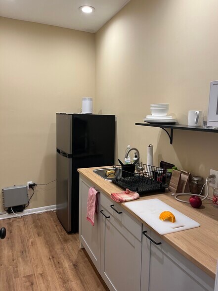 More Photos Of 130 Maple Ave, Red Bank Medical For Lease