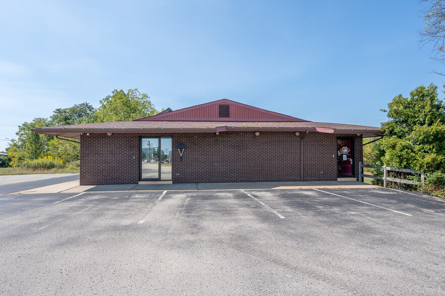 Primary Photo Of 5767 PA-981 Hwy, Latrobe Medical For Sale