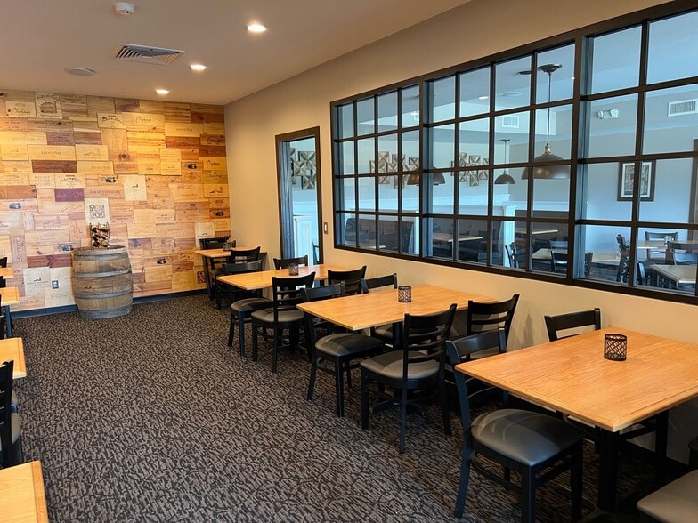 More Photos Of 17780 Fort St, Riverview Restaurant For Sale