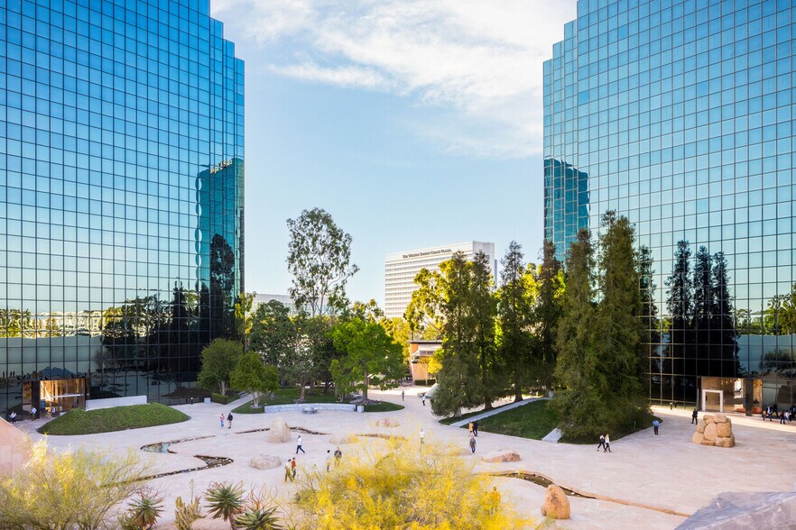 More Photos Of 3200 Park Center Dr, Costa Mesa Office For Lease