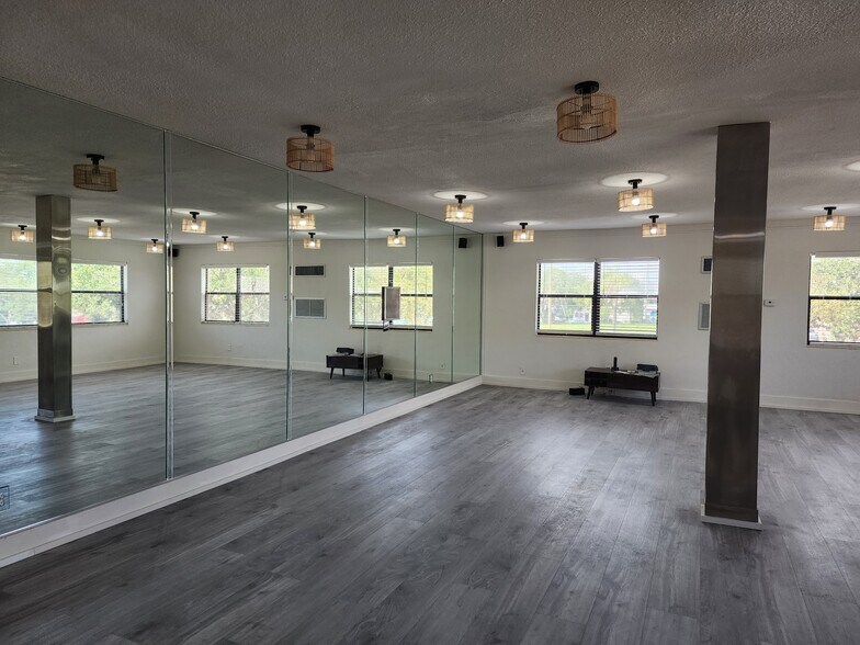 More Photos Of 1427-1437 4th St S, Saint Petersburg Storefront Retail Office For Sale
