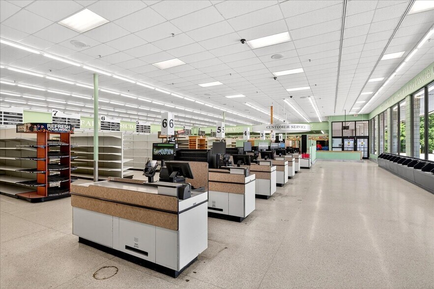 More Photos Of 4634-4639 Gravois Rd, House Spgs, House Springs Supermarket For Lease