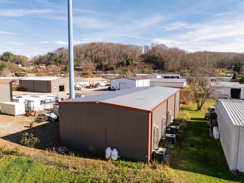 More Photos Of 80 Allegiance ln, Waynesville Warehouse For Lease