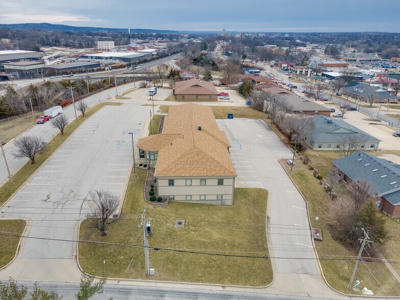 More Photos Of 2023 St. Mary's Blvd, Jefferson City Medical For Sale