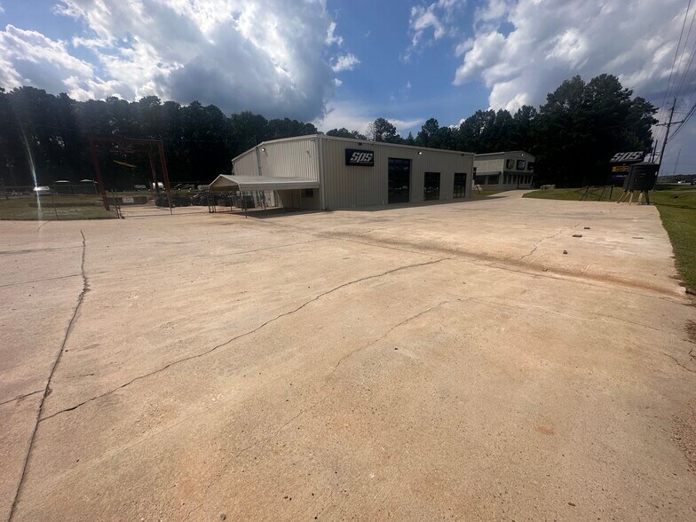 More Photos Of 3028 N Columbia St, Milledgeville Showroom For Sale