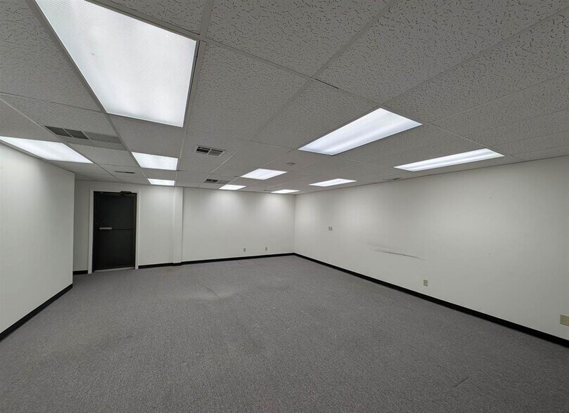 More Photos Of 7501 N University St, Peoria General Retail For Lease