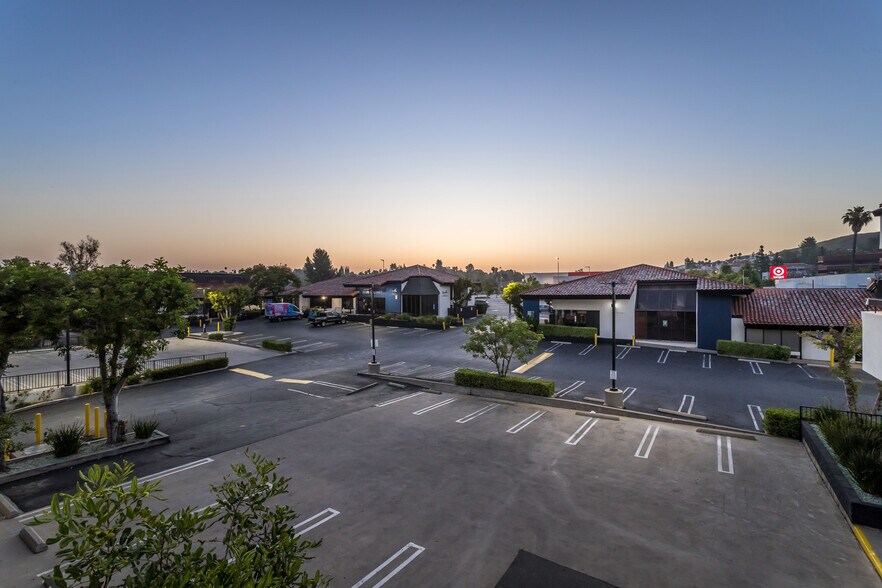 More Photos Of 20833-20861 Ventura Blvd, Woodland Hills Storefront Retail Office For Sale