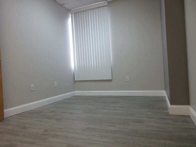 More Photos Of 540 NW University, Port Saint Lucie Office Residential For Sale