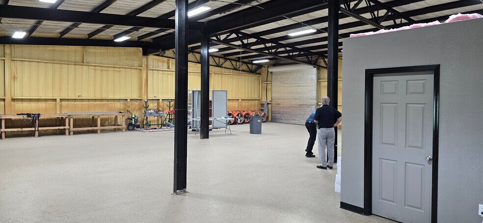 More Photos Of 1505 S Rio Grande St, Taylor Warehouse For Lease