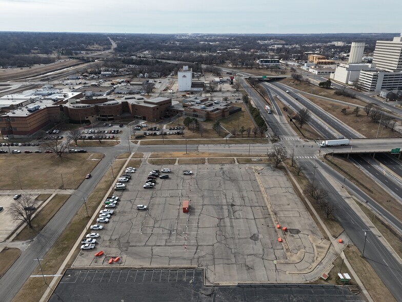 More Photos Of 400 SW 8th Ave, Topeka Land For Sale