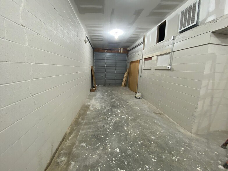 More Photos Of 901 Riverside Dr, Columbia Storefront Retail Office For Lease