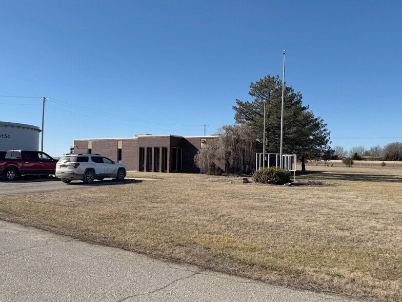 Primary Photo Of 3913 SW 10th St, El Dorado Office For Sale