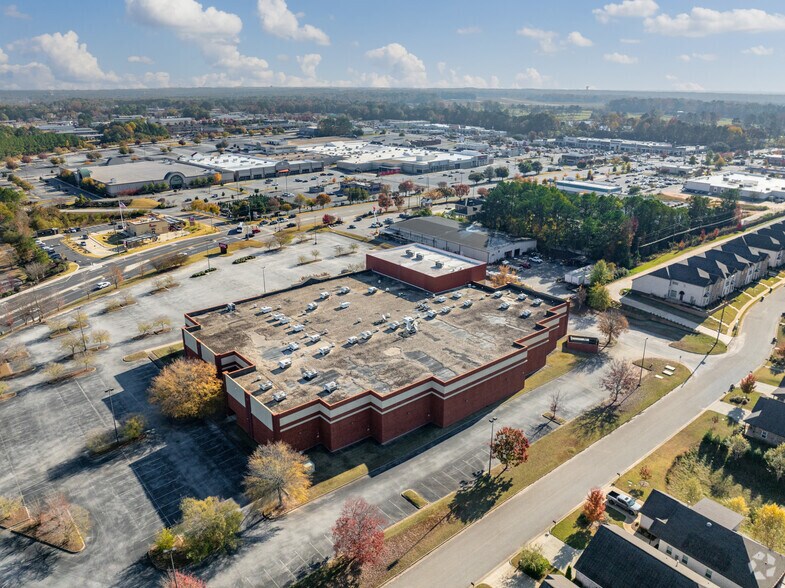 More Photos Of 2111 E University Dr, Auburn Movie Theatre For Lease