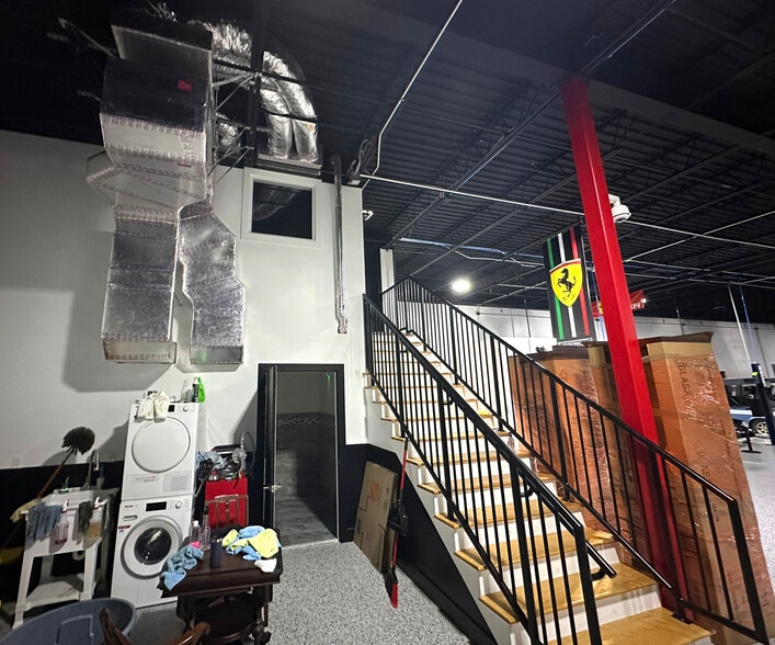 More Photos Of 581 105th Ave N, West Palm Beach Light Distribution For Lease